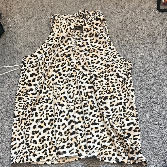 Banana Republic Tops - Banana Republic Leopard Print Sleeveless Blouse